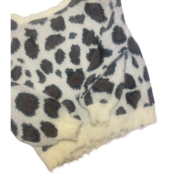 Umgee Fuzzy Leopard Sweater - Picture 10 of 12
